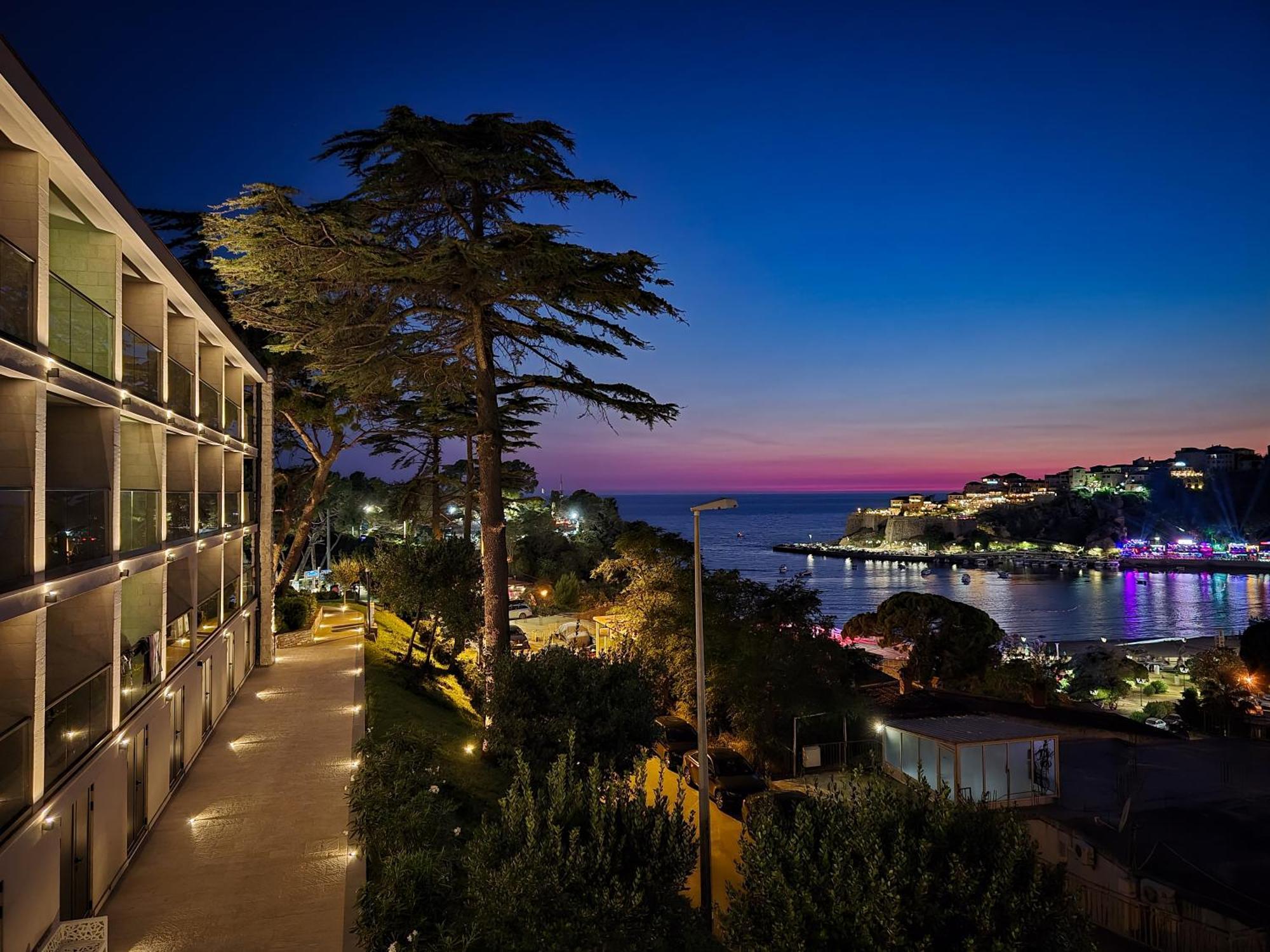 The New Hotel Mediteran - Villa Edition Ulcinj Extérieur photo
